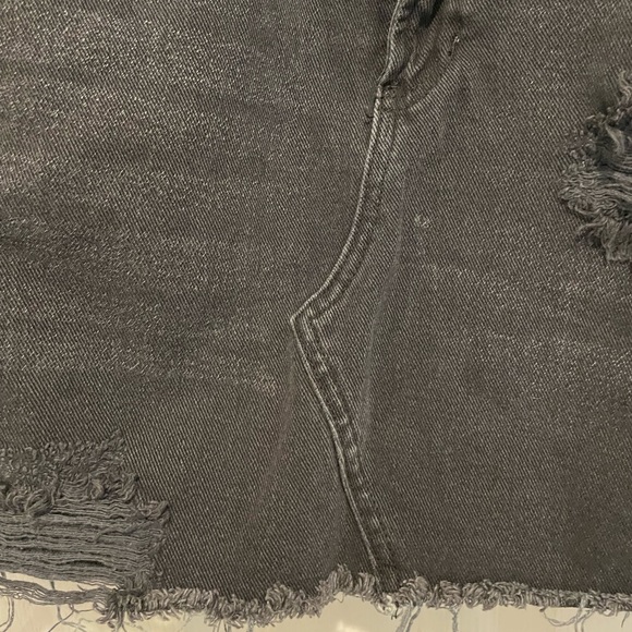 PacSun Distressed Mini Skirt - Black - 24 inch waist - Picture 4 of 8